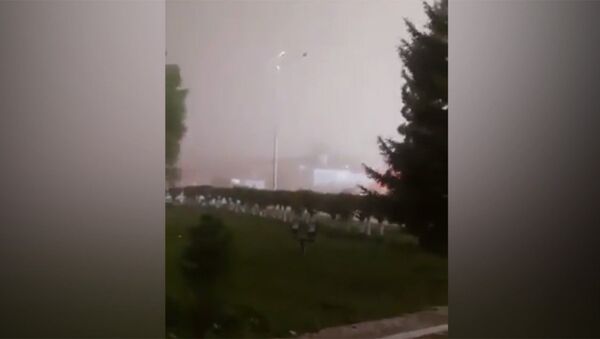 Конец света? — видео очевидцев жуткого урагана в Казахстане - Sputnik Кыргызстан
