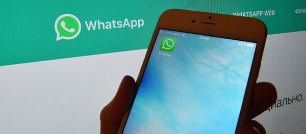 Иконка мессенджера WhatsApp на экране смартфона. Архивное фото - Sputnik Кыргызстан