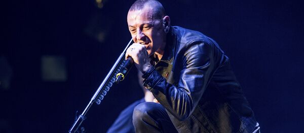 Солист знаменитой музыкальной группы Linkin Park Честер Беннингтон - Sputnik Кыргызстан