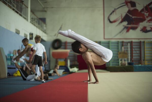 Специализированный зал для спортивной гимнастики в РУОР - Sputnik Кыргызстан