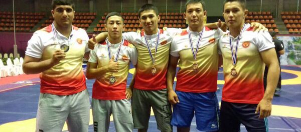 Өспүрүмдөр арасындагы Азия чемпионатында кыргызстандык балбандар грек-рим күрөшүнөн 7 медалга ээ болду - Sputnik Кыргызстан