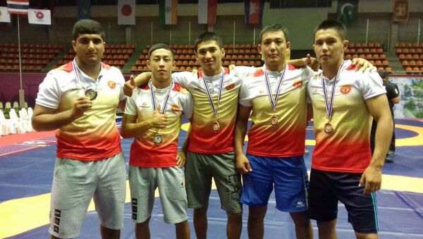 Өспүрүмдөр арасындагы Азия чемпионатында кыргызстандык балбандар грек-рим күрөшүнөн 7 медалга ээ болду - Sputnik Кыргызстан