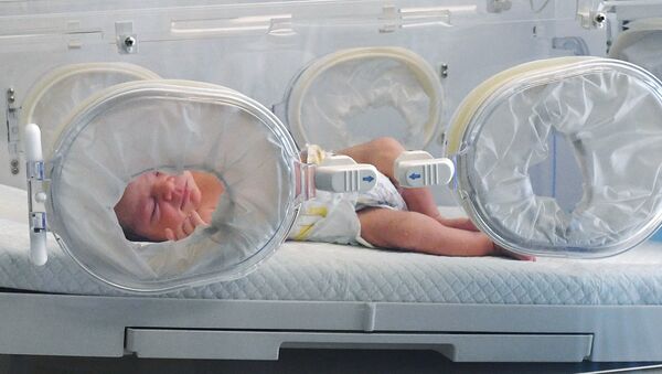 Новорожденный в детском отделении больницы. Архивное фото - Sputnik Кыргызстан