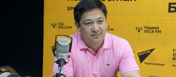 WEF (World ertaymash Federation) федерациясынын президенти Руслан Кыдырмышев маек учурунда - Sputnik Кыргызстан