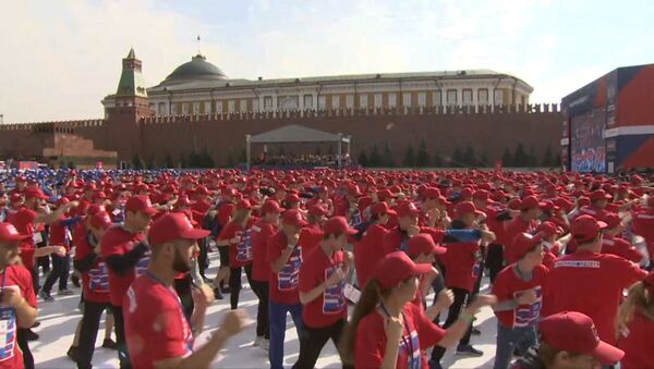 В центре Москвы собрались 3 тыс боксеров — видео с Красной площади - Sputnik Кыргызстан