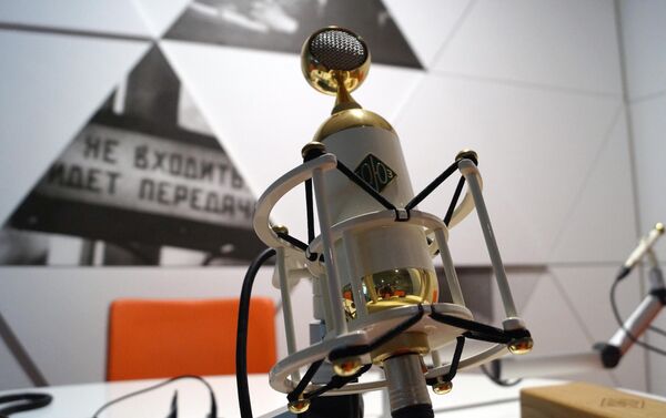 Микрофон SU-019 в Студии Левитан в Москве - Sputnik Кыргызстан