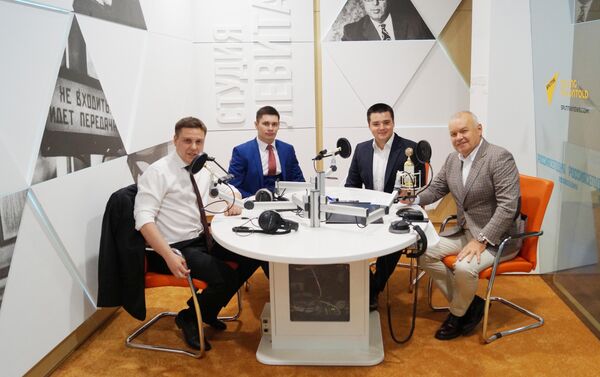 Гости в студии Левитан в Москве - Sputnik Кыргызстан