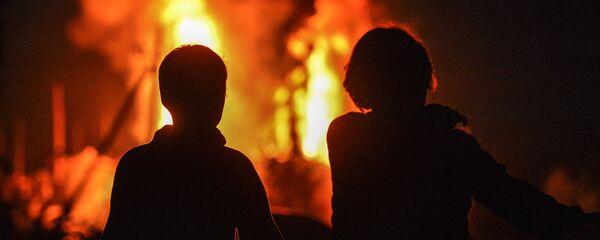 Өрттөнүп жаткан турак үй. Архив Өрттөнүп жаткан турак үй. Архив - Sputnik Кыргызстан