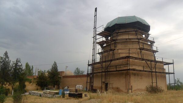 Реставрация мавзолея Шах-Фазиль в Ала-Буке - Sputnik Кыргызстан