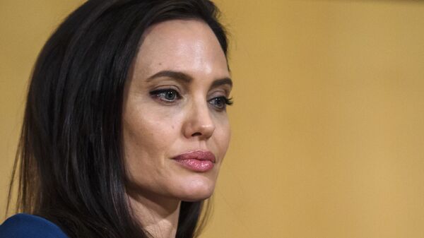 Американская актриса и специальный посланник Верховного комиссара ООН по делам беженцев Анджелина Джоли - Sputnik Кыргызстан