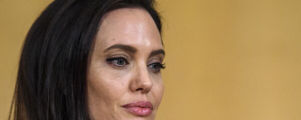 Американская актриса и специальный посланник Верховного комиссара ООН по делам беженцев Анджелина Джоли - Sputnik Кыргызстан