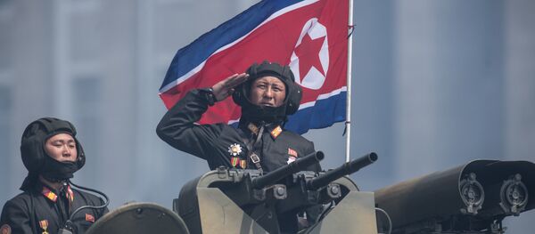 Түндүк Кореянын аскер кызматкерлери парад учурунда. Архив - Sputnik Кыргызстан