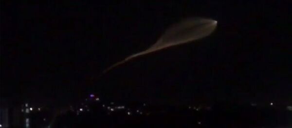 След в небе над Бишкеком от корабля Союз МС-05 запущенного с космодрома Байконур - Sputnik Кыргызстан