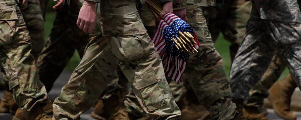 Подготовика к дню памяти в Национальном кладбище Арлингтона, США - Sputnik Кыргызстан