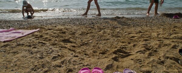 Дети купаются на озере. Архивное фото - Sputnik Кыргызстан