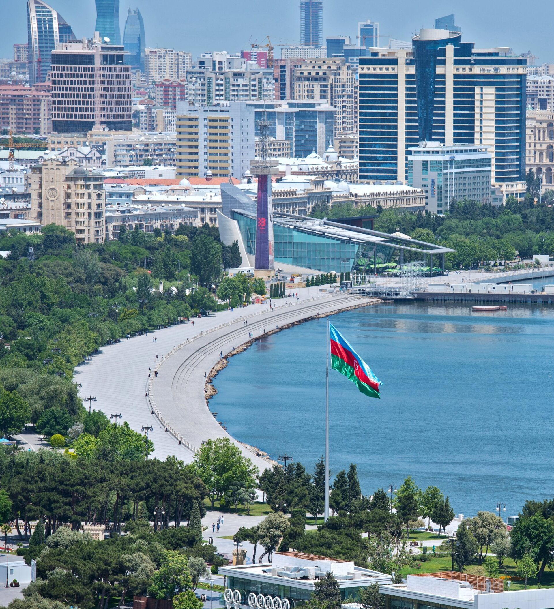 Москва азербайджан. Баку бульвар. Приморский бульвар Баку Баку флаг. Бакинская бухта. Центр Баку лодки.