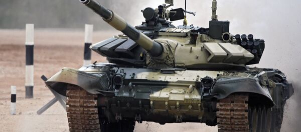 Участник танкового биатлона в рамках Армейских международных играх АрМИ-2017 на полигоне Алабино в Московской области. - Sputnik Кыргызстан