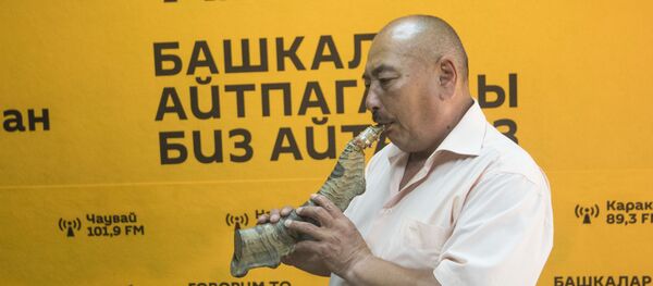 Музыкант, народный артист КР Курмангазы Азыкбаев - Sputnik Кыргызстан
