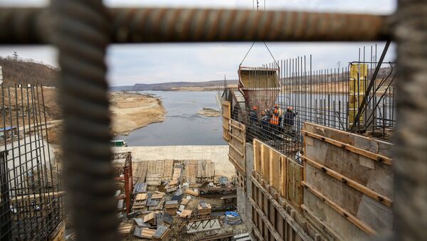 Перекрытие реки Буреи на Нижне-Бурейской ГЭС в Амурской области - Sputnik Кыргызстан