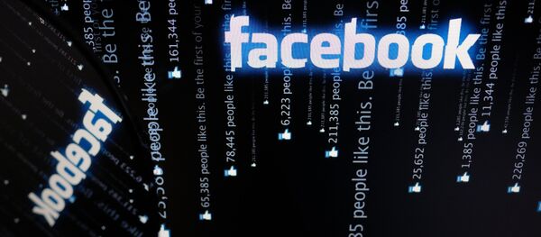 Логотип социальной сети Фейсбук на экране компьютера. Архивное фото Логотип социальной сети Фейсбук на экране компьютера. Архивное фото - Sputnik Кыргызстан