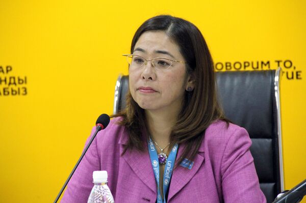 Глава Детского фонда ООН (ЮНИСЕФ) в Кыргызстане Мокуо Юкиэ Глава Детского фонда ООН (ЮНИСЕФ) в Кыргызстане Мокуо Юкиэ - Sputnik Кыргызстан