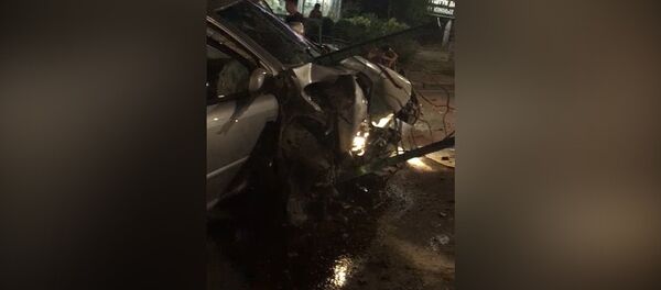 Разбит Lexus, сломана ограда, трое пострадали — кадры ДТП на юге Бишкека Разбит Lexus, сломана ограда, трое пострадали — кадры ДТП на юге Бишкека - Sputnik Кыргызстан