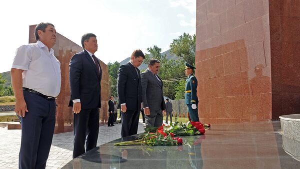 Почтение памяти погибших в ходе трагических событий 1916 года в Ата-Бейит - Sputnik Кыргызстан