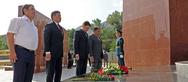 Почтение памяти погибших в ходе трагических событий 1916 года в Ата-Бейит - Sputnik Кыргызстан