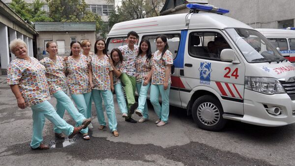 Бишкекскую станцию скорой медицинской помощи переодели в разноцветную форму - Sputnik Кыргызстан