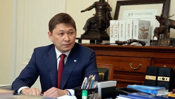Президент Алмазбек Атамбаев обсудил с руководителем своего аппарата Сапаром Исаковым - Sputnik Кыргызстан