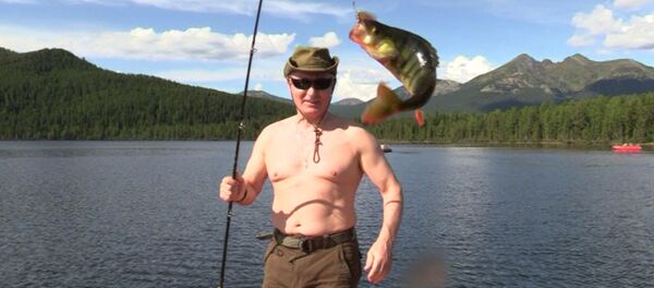 Путин под водой — опубликовано видео погони президента за щукой Путин под водой — опубликовано видео погони президента за щукой - Sputnik Кыргызстан