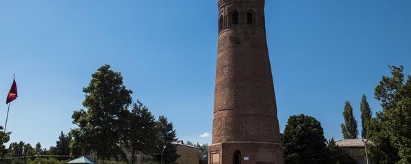 Вид на Узгенский минарет, расположенный в 54 километрах от Оша. Архивное фото - Sputnik Кыргызстан