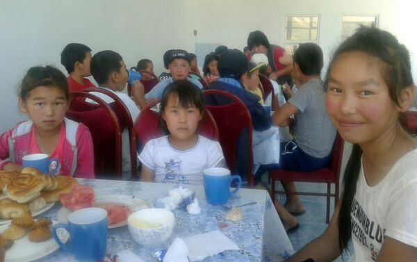 Сейчас здесь находятся 28 ребят из Бишкека и Нарынской области. Каждый поток будет отдыхать в лагере неделю. - Sputnik Кыргызстан