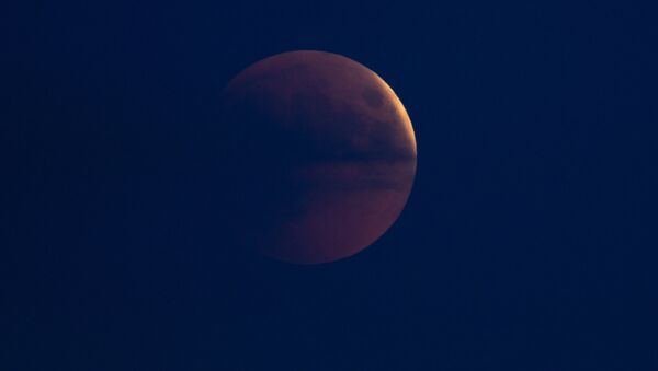 Фаза лунного затмения. Архивное фото - Sputnik Кыргызстан