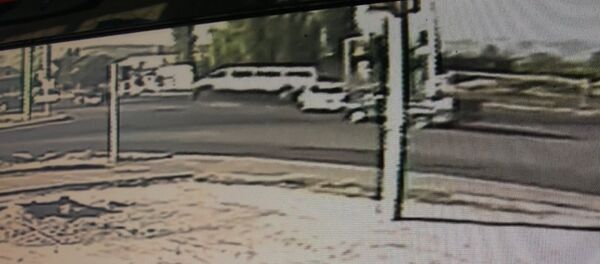 Смертельную аварию с маршруткой в Бишкеке сняла камера наблюдения Смертельную аварию с маршруткой в Бишкеке сняла камера наблюдения - Sputnik Кыргызстан