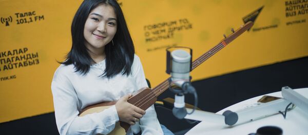 Известная комузистка Чолпон Мелисбекова - Sputnik Кыргызстан