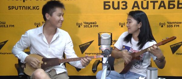 Потрясающе! Как звучит хит группы Linkin Park на комузе - Sputnik Кыргызстан