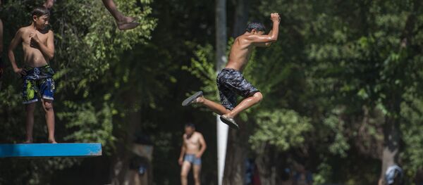 Озера на территории Карагачевой рощи - Sputnik Кыргызстан