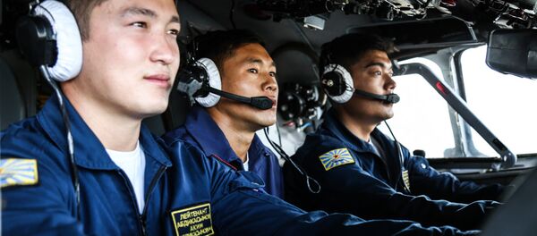 Церемония передачи Россией Кыргызстану двух военно-транспортных самолетов АН-26 и авиационной технико-эксплуатационной части (АТЭЧ) - Sputnik Кыргызстан