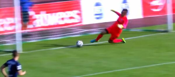 Нелепый автогол эстонских футболистов - Sputnik Кыргызстан