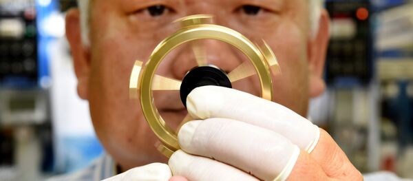 Cборка самого долговращающегося спиннера в Японии - Sputnik Кыргызстан