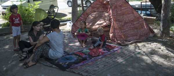 Выселение жильцов дома 8а в бишкекской новостройке Киргизия-2 - Sputnik Кыргызстан