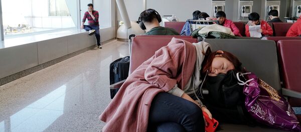 Пассажиры аэропорта Пекина - Sputnik Кыргызстан