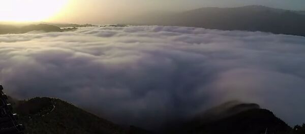 Дух захватывает! Море из облаков с высоты птичьего полета Дух захватывает! Море из облаков с высоты птичьего полета - Sputnik Кыргызстан