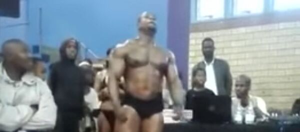 Бодибилдер приземлился на голову и умер — кадры смертельного сальто - Sputnik Кыргызстан