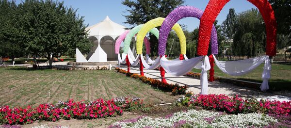 Ошто жараксыз абалга кептелген парк оңдолуп, бүгүн, 14-августта колдонууга берилгендигин шаардык мэрия кабарлады - Sputnik Кыргызстан