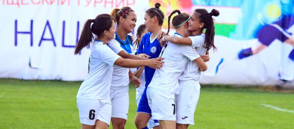 Кубок трех наций по женскому футболу в Бишкеке - Sputnik Кыргызстан