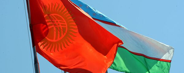 Флаги Кыргызстана и Узбекистана. Архив - Sputnik Кыргызстан