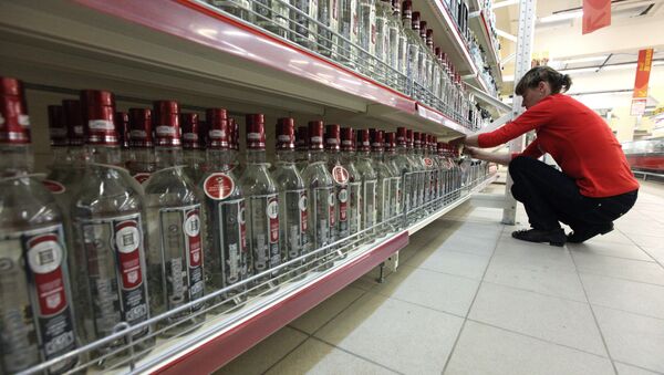 Алкогольная продукция на прилавке магазина. Архивное фото - Sputnik Кыргызстан