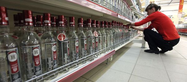 Дүкөндө ичкилик сатуу. Архив - Sputnik Кыргызстан